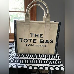 Marc Jacobs The Tote Bag cream & black woven
& 2 straps